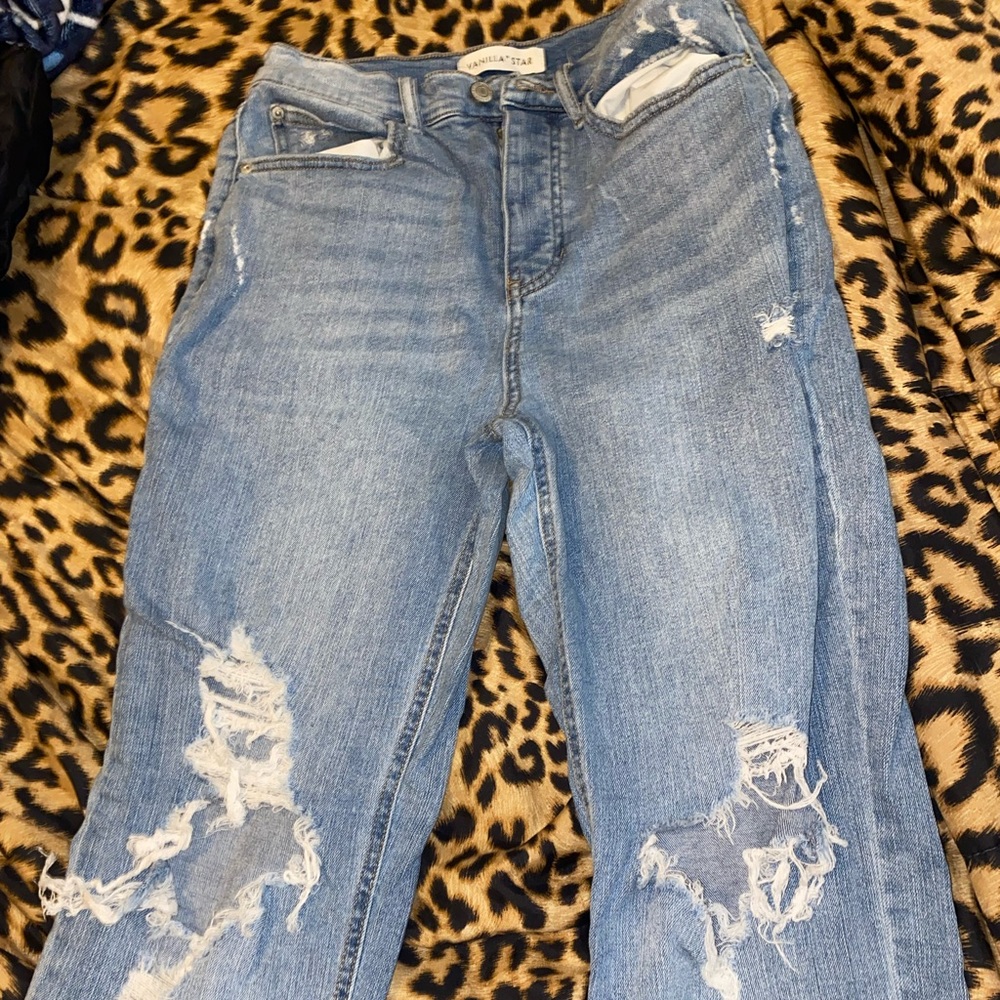 Baggy boyfriend jeans with rips.